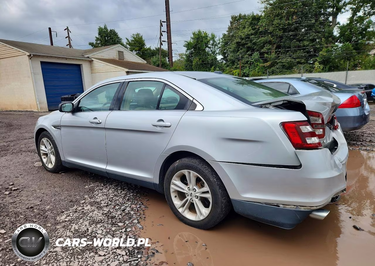 2015 Ford Taurus Se VIN:1FAHP2D85FG140674 - 2