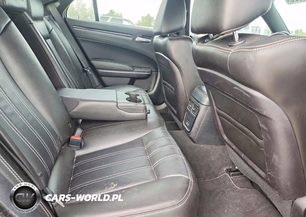 2021 Chrysler 300 S VIN:2C3CCABG4MH528893 - 10