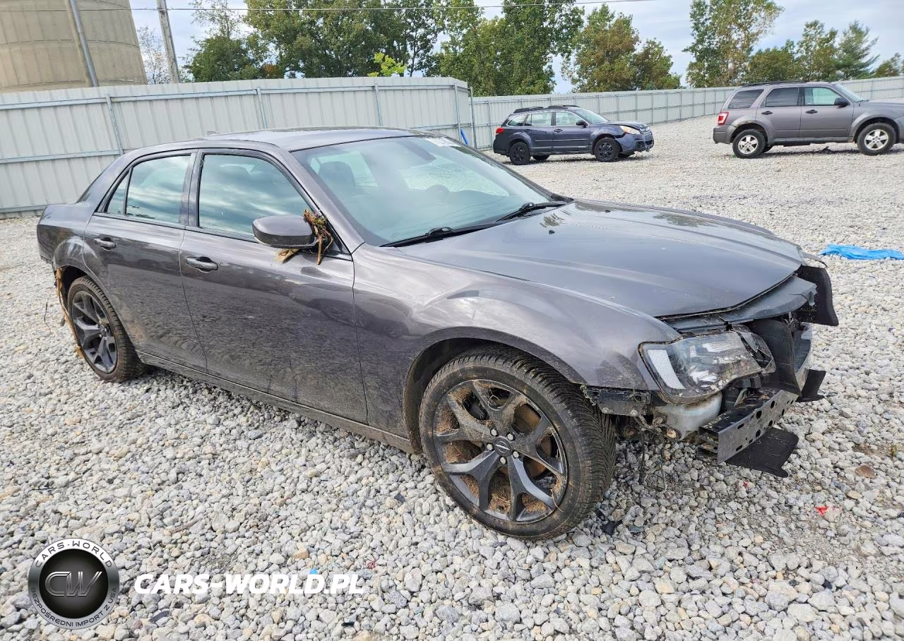 2021 Chrysler 300 S VIN:2C3CCABG4MH528893 - 4