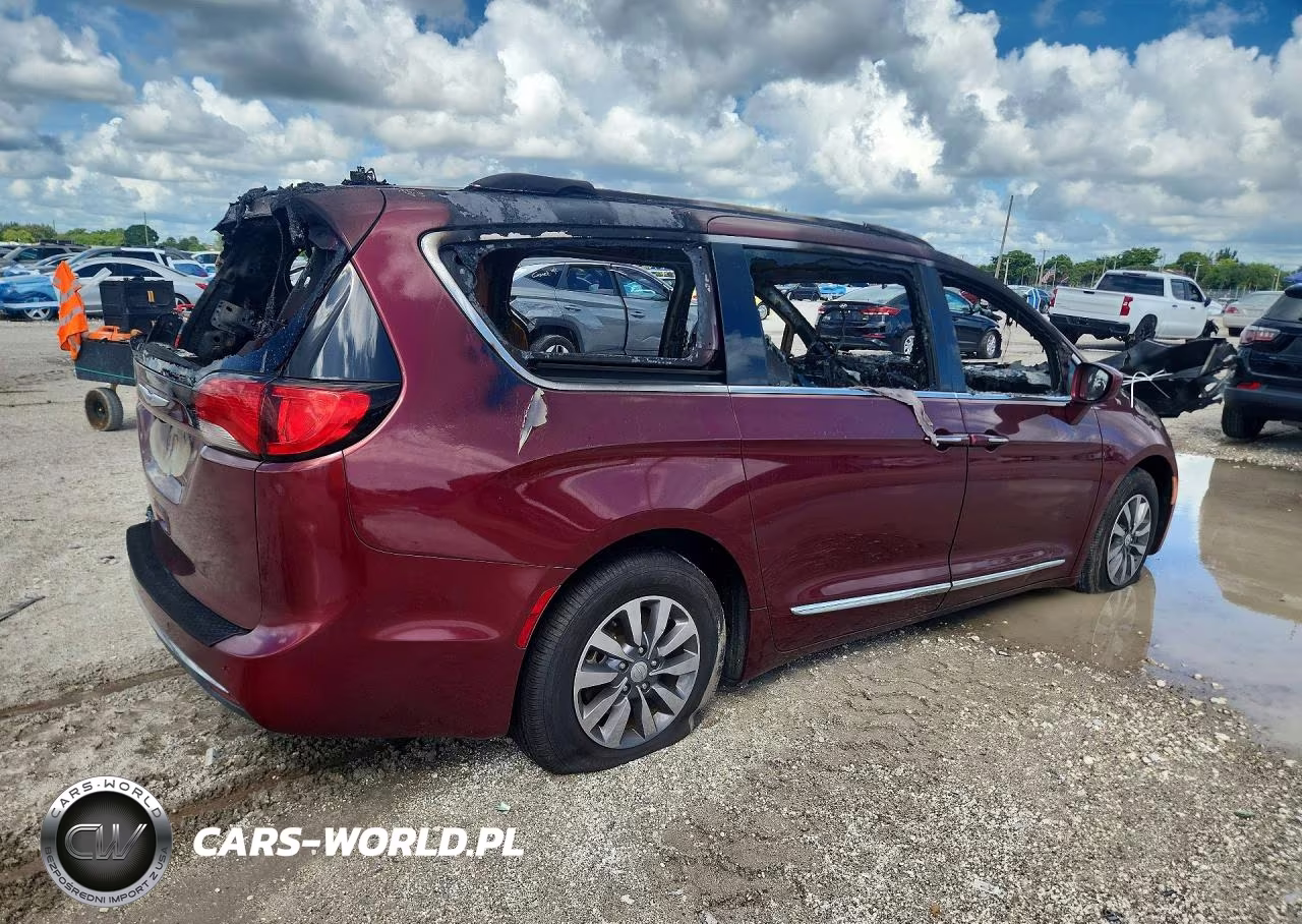 2019 Chrysler Pacifica Touring L Plus VIN:2C4RC1EG4KR628548 - 3