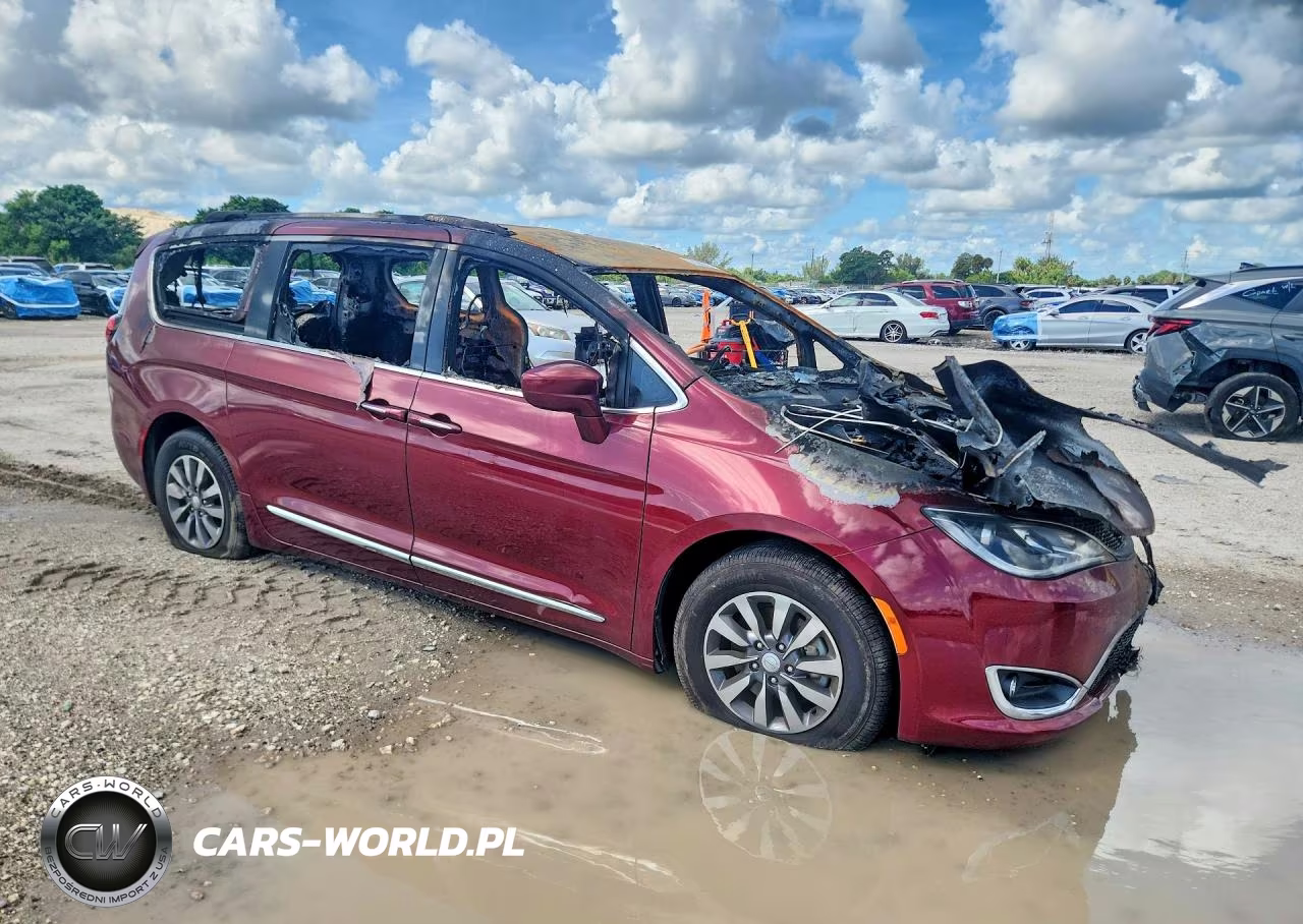 2019 Chrysler Pacifica Touring L Plus VIN:2C4RC1EG4KR628548 - 4