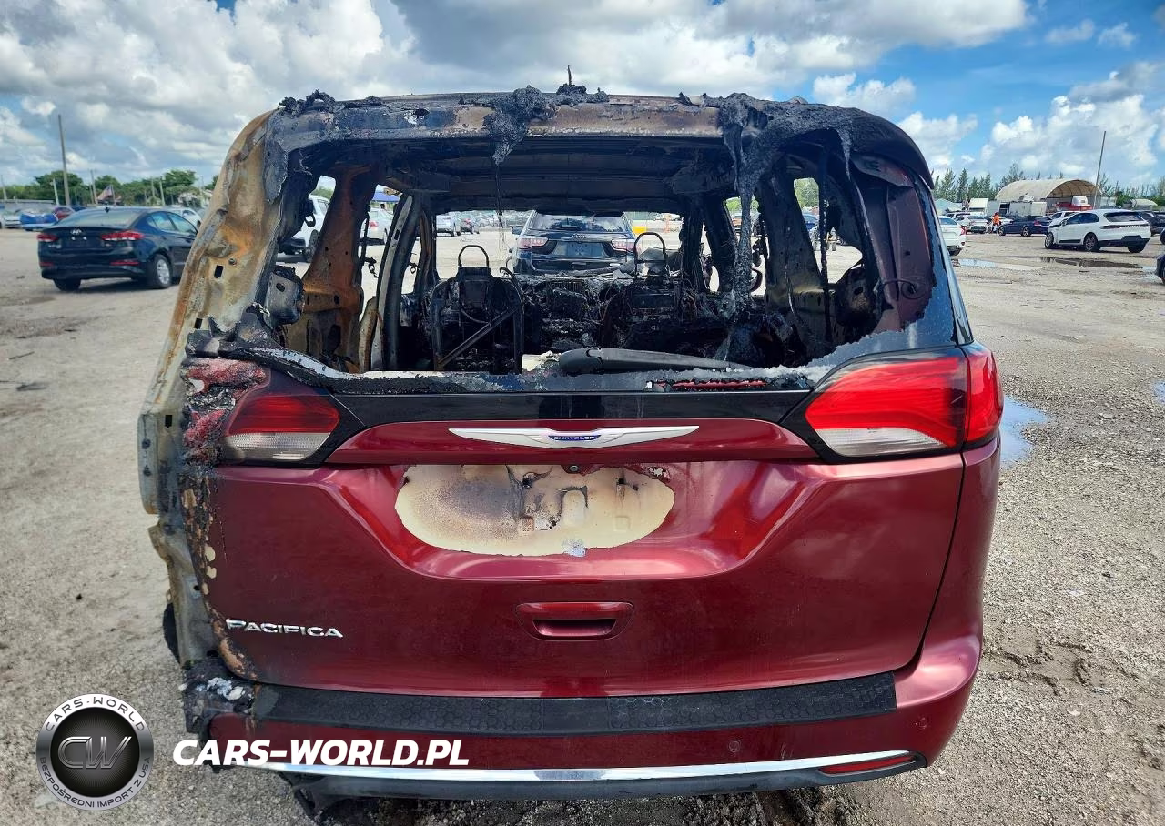 2019 Chrysler Pacifica Touring L Plus VIN:2C4RC1EG4KR628548 - 6