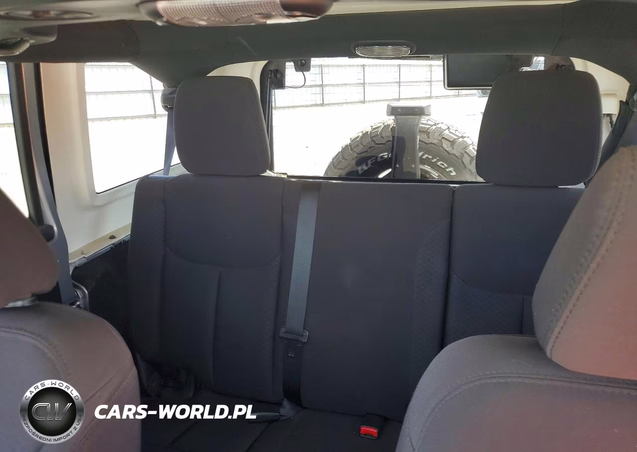 2014 Jeep Wrangler Unlimited Sport VIN:1C4BJWDG6EL119967 - 10