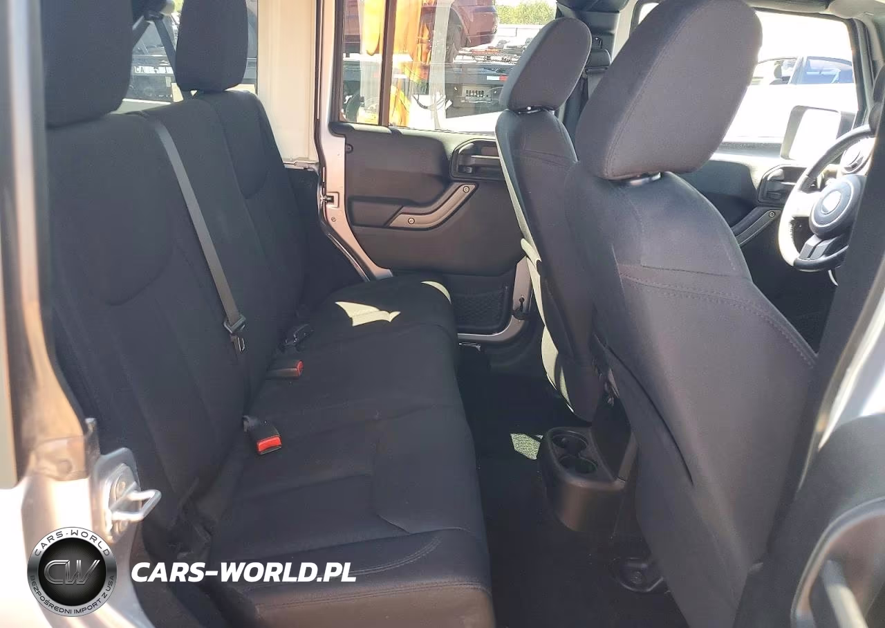 2014 Jeep Wrangler Unlimited Sport VIN:1C4BJWDG6EL119967 - 11