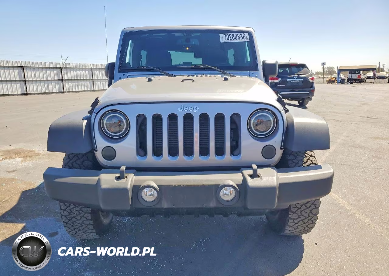 2014 Jeep Wrangler Unlimited Sport VIN:1C4BJWDG6EL119967 - 5