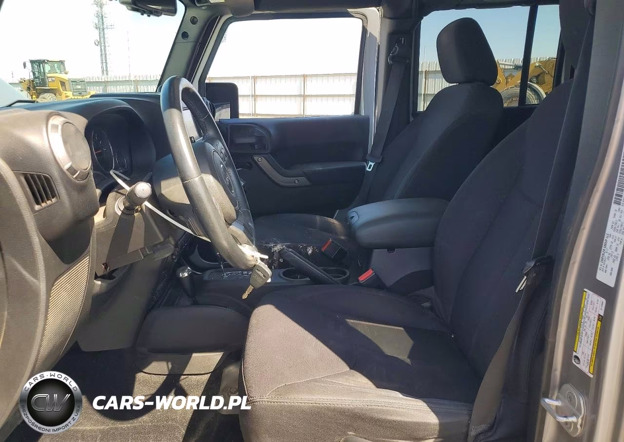 2014 Jeep Wrangler Unlimited Sport VIN:1C4BJWDG6EL119967 - 7