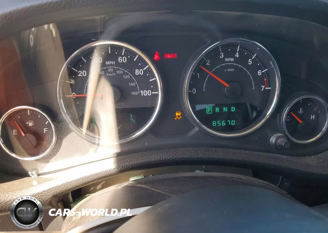 2014 Jeep Wrangler Unlimited Sport VIN:1C4BJWDG6EL119967 - 9