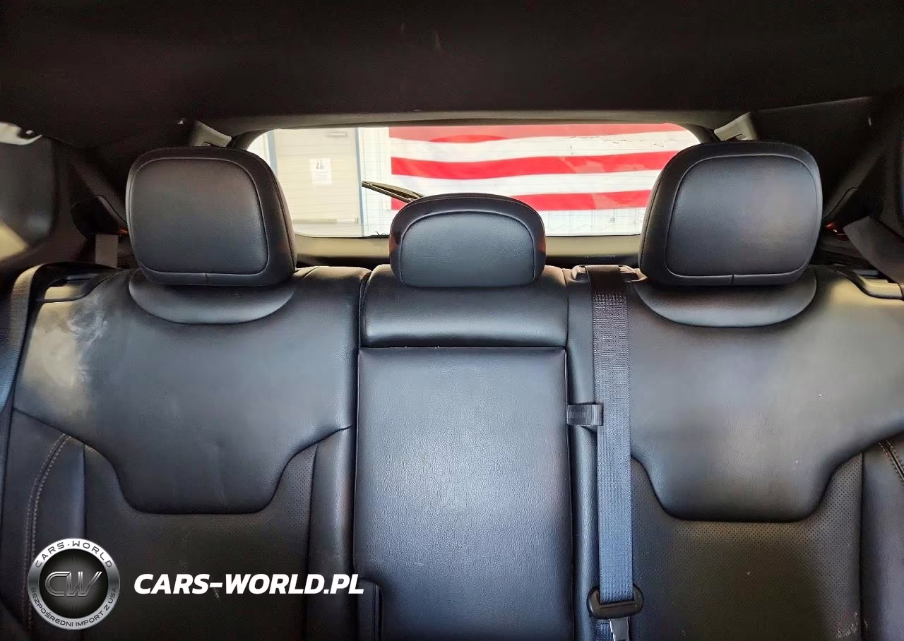 2023 Jeep Compass Latitude Lux VIN:3C4NJDFN9PT533393 - 10