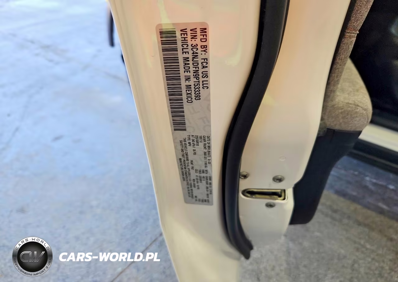 2023 Jeep Compass Latitude Lux VIN:3C4NJDFN9PT533393 - 14
