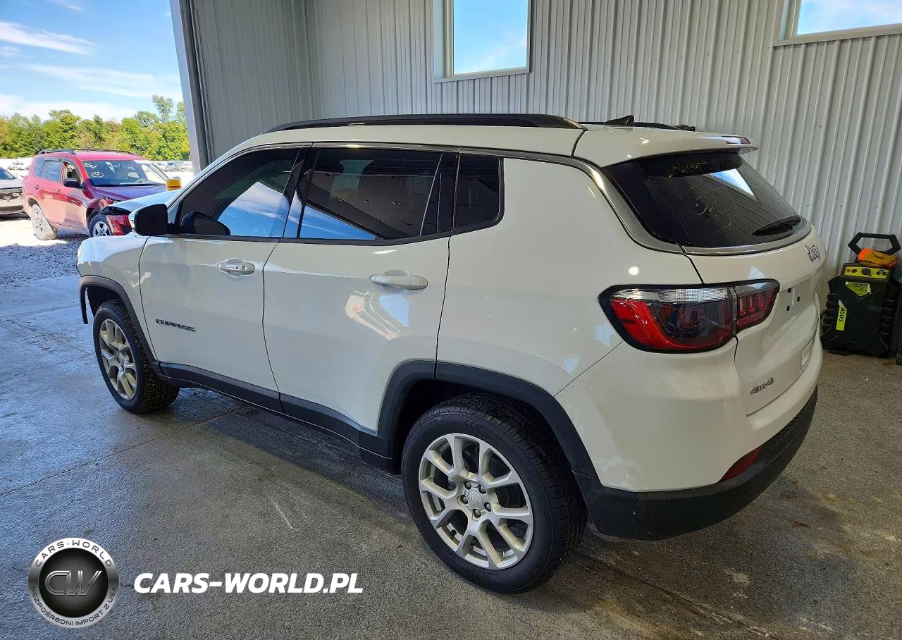 2023 Jeep Compass Latitude Lux VIN:3C4NJDFN9PT533393 - 2