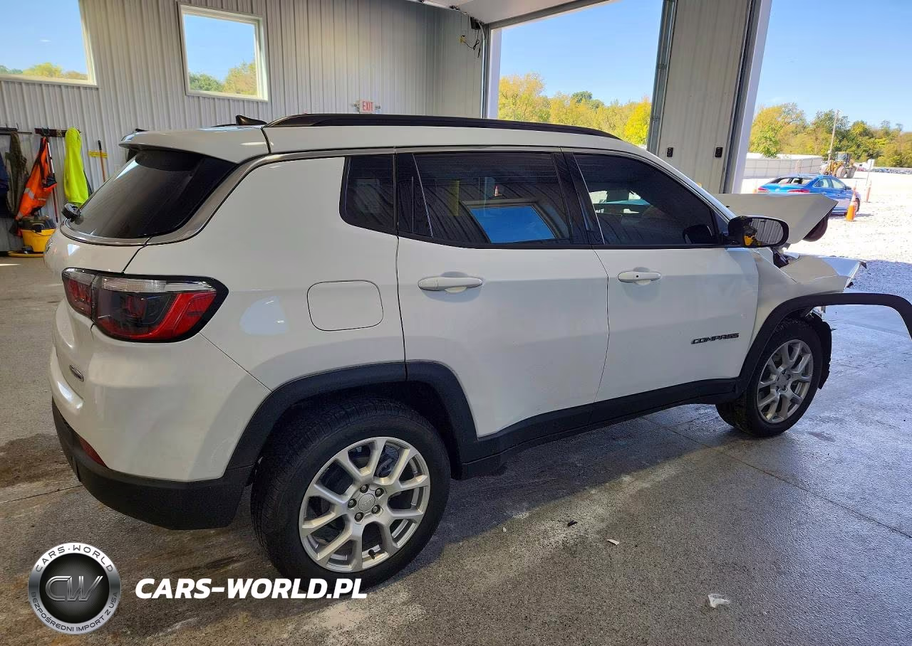 2023 Jeep Compass Latitude Lux VIN:3C4NJDFN9PT533393 - 3