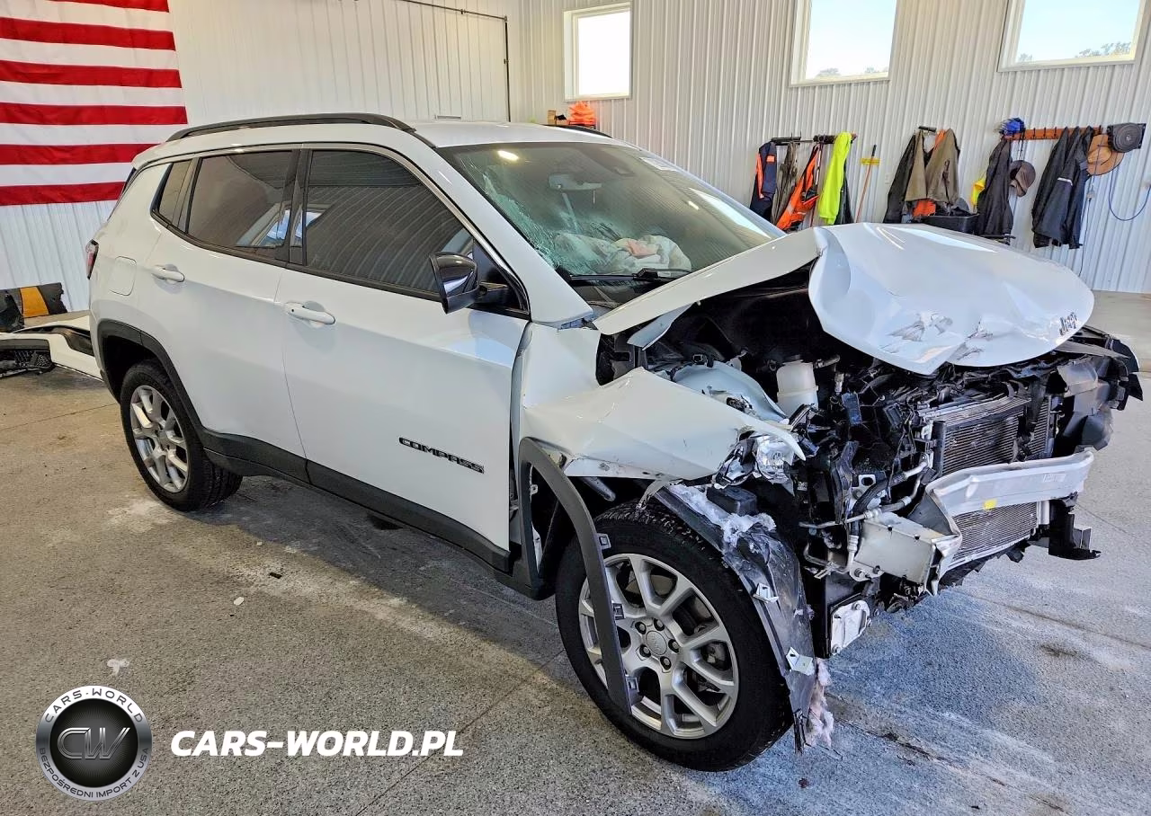 2023 Jeep Compass Latitude Lux VIN:3C4NJDFN9PT533393 - 4