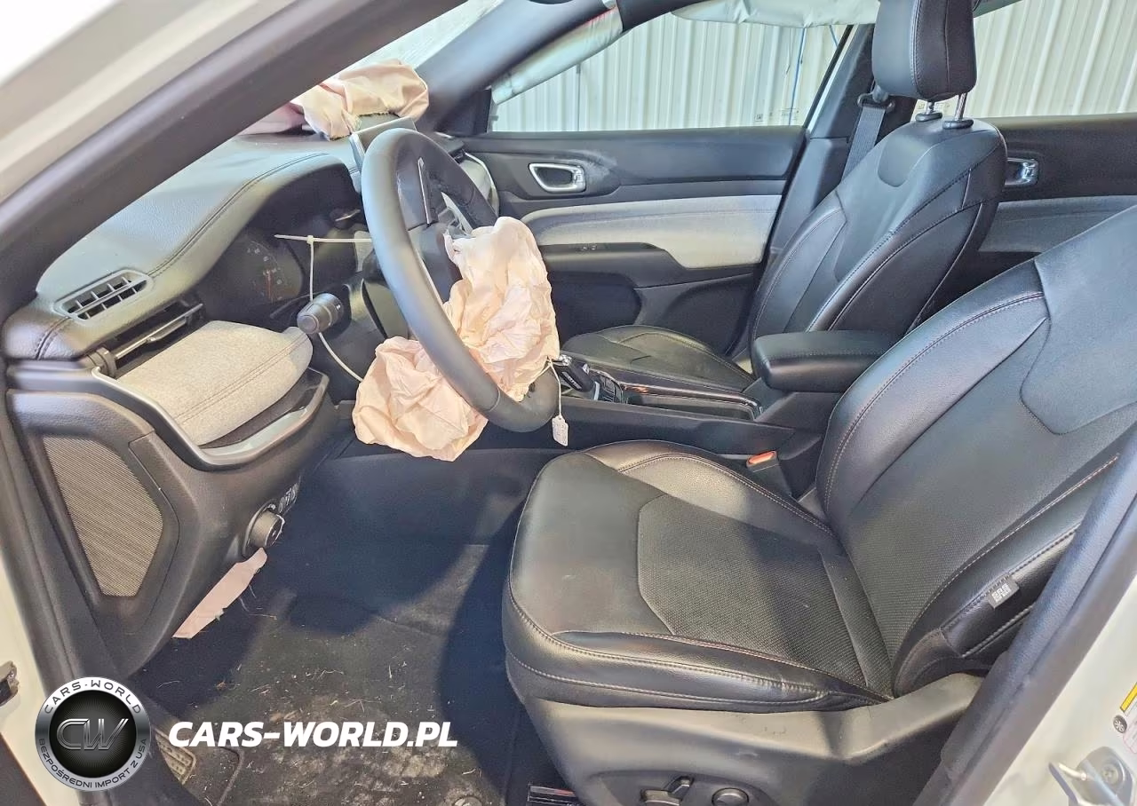 2023 Jeep Compass Latitude Lux VIN:3C4NJDFN9PT533393 - 7