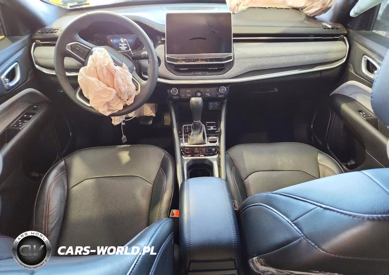 2023 Jeep Compass Latitude Lux VIN:3C4NJDFN9PT533393 - 8