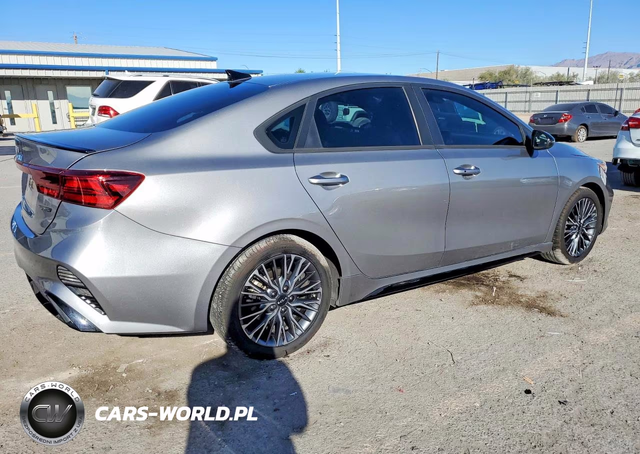 2023 Kia Forte Gt Line VIN:3KPF54AD0PE602662 - 3