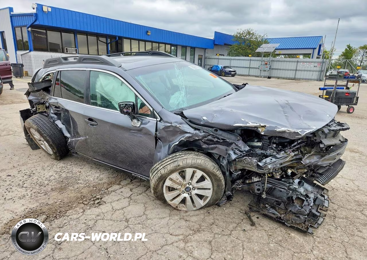 2018 Subaru Outback 2.5I Premium VIN:4S4BSADC5J3247846 - 4