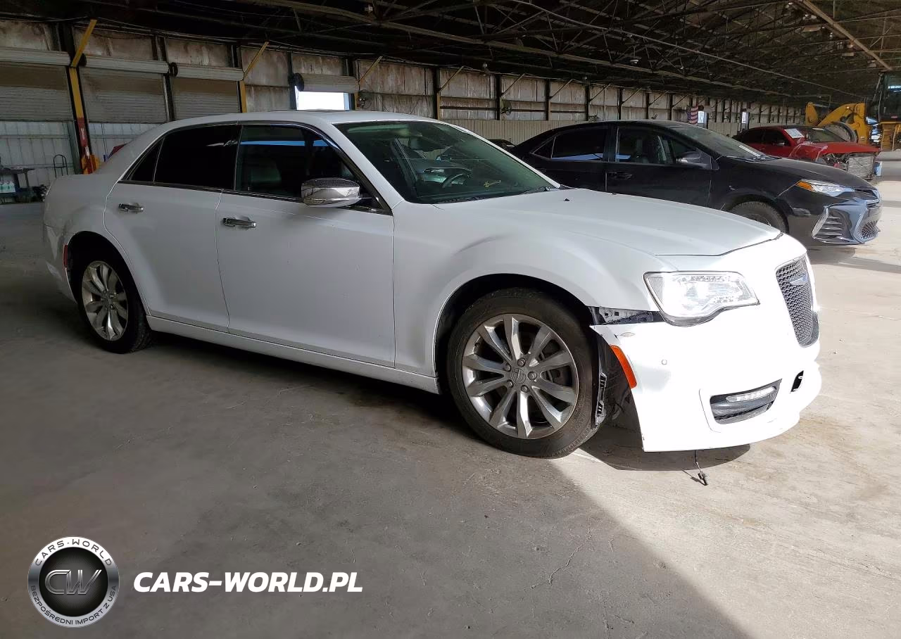 2018 Chrysler 300 Limited VIN:2C3CCAKG9JH268552 - 4