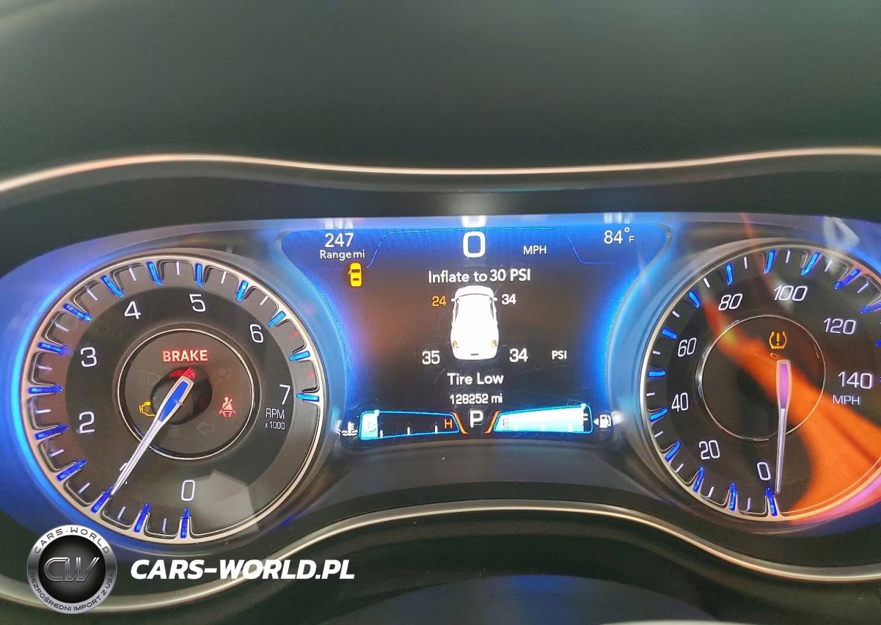2018 Chrysler 300 Limited VIN:2C3CCAKG9JH268552 - 9