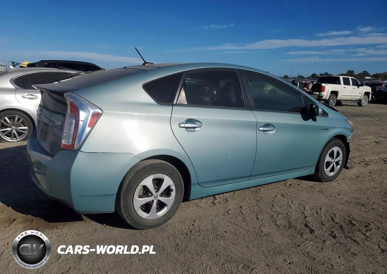2014 Toyota Prius Three VIN:JTDKN3DU0E1831654 - 3