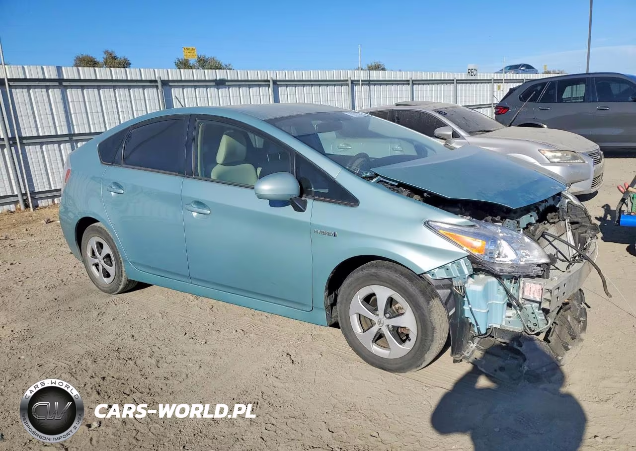 2014 Toyota Prius Three VIN:JTDKN3DU0E1831654 - 4