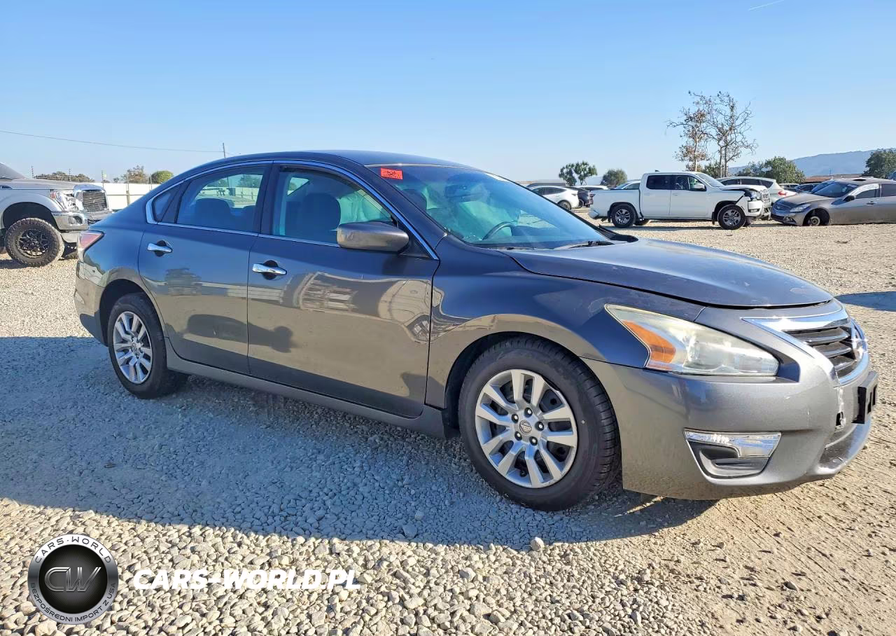 2015 Nissan Altima 2.5 S VIN:1N4AL3AP5FN373173 - 4
