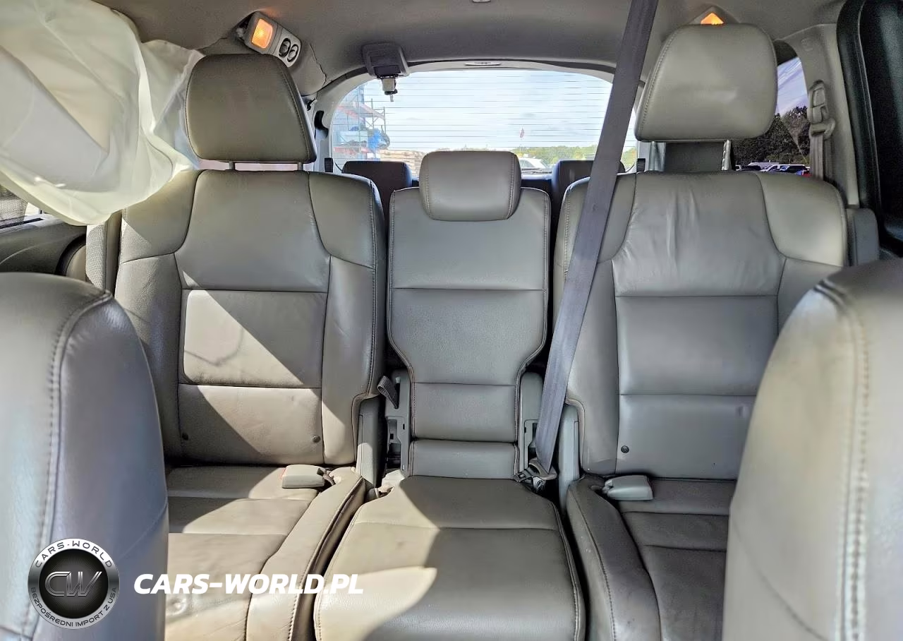 2011 Honda Odyssey Touring VIN:5FNRL5H92BB076502 - 10