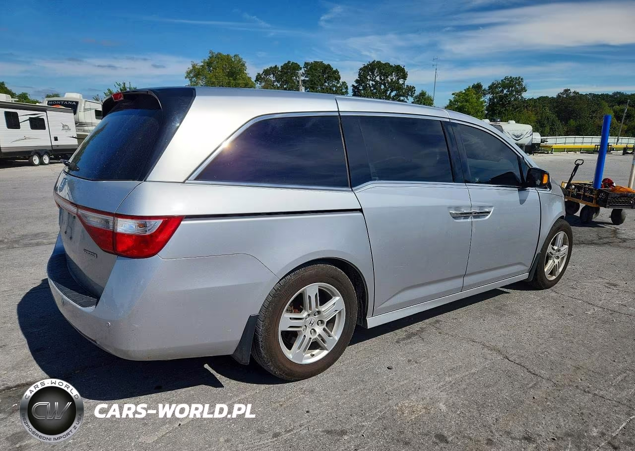 2011 Honda Odyssey Touring VIN:5FNRL5H92BB076502 - 3