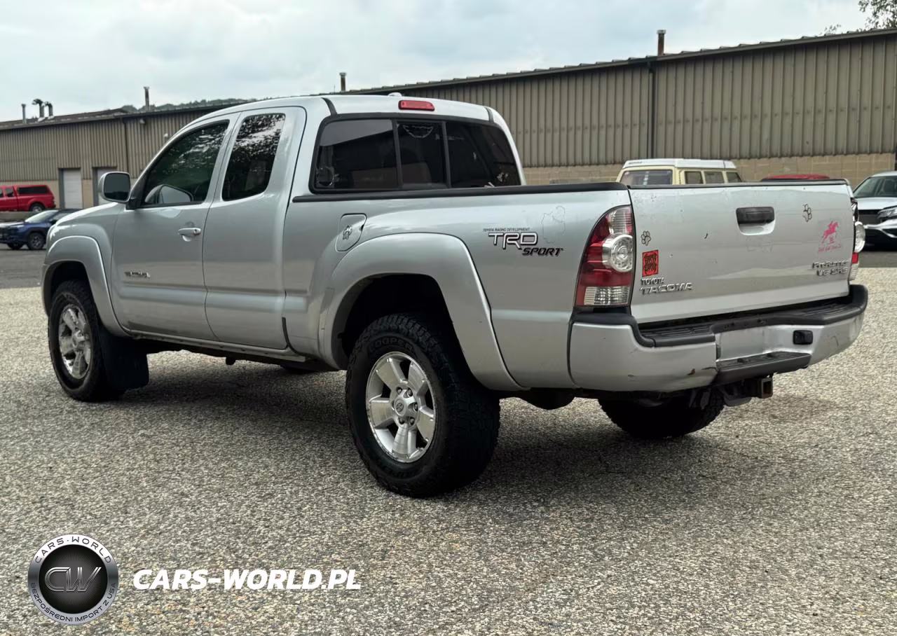 2010 Toyota Tacoma Prerunner V6 VIN:5TETU4GN5AZ687830 - 3