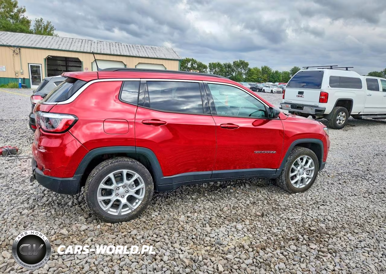2024 Jeep Compass Latitude Lux VIN:3C4NJDFN9RT175585 - 3