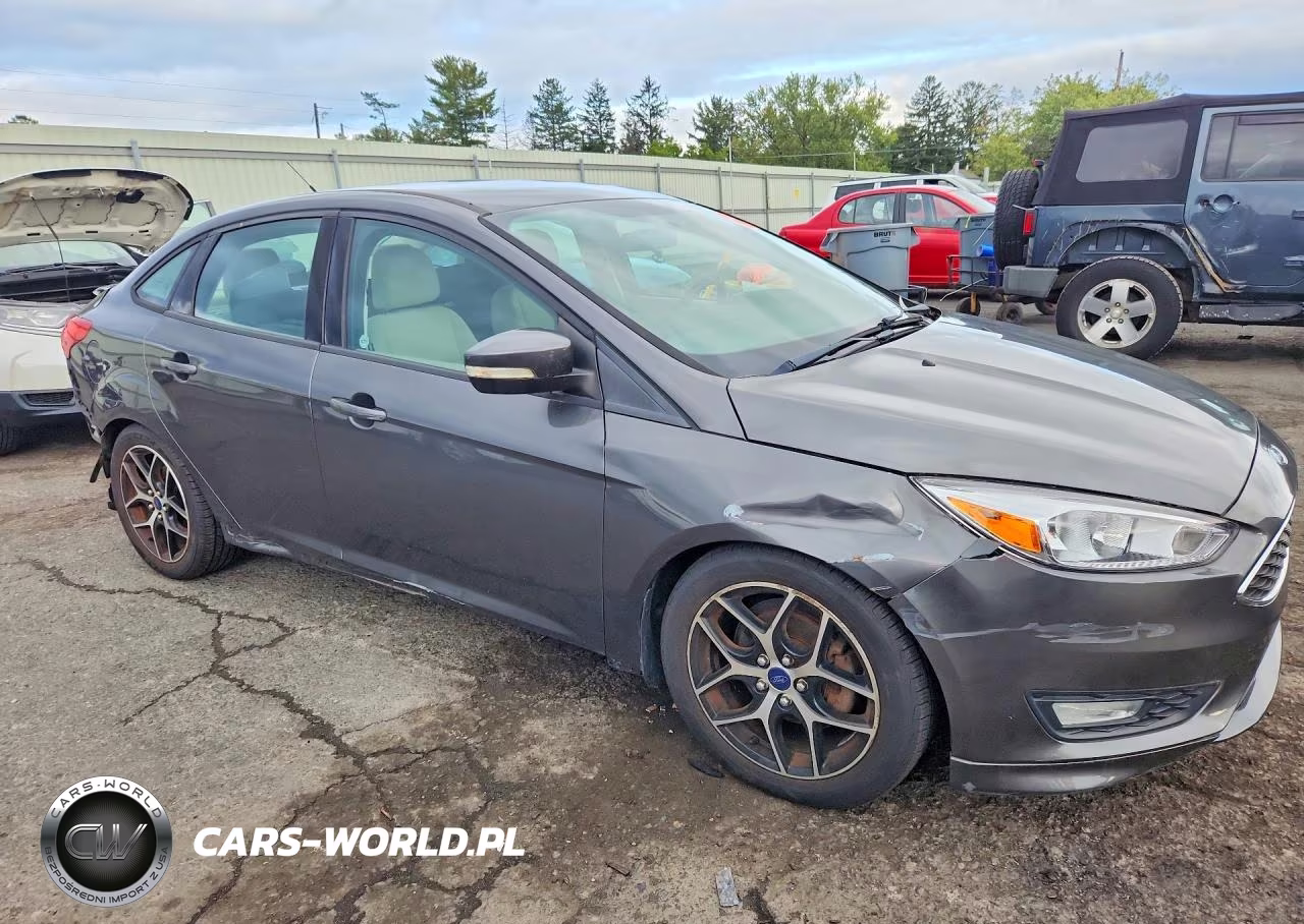 2015 Ford Focus Se VIN:1FADP3F25FL291552 - 4