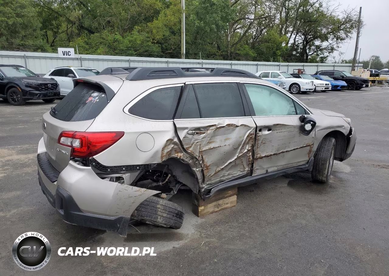 2018 Subaru Outback 2.5I Premium 2.5I Premium VIN:4S4BSACC2J3317840 - 3