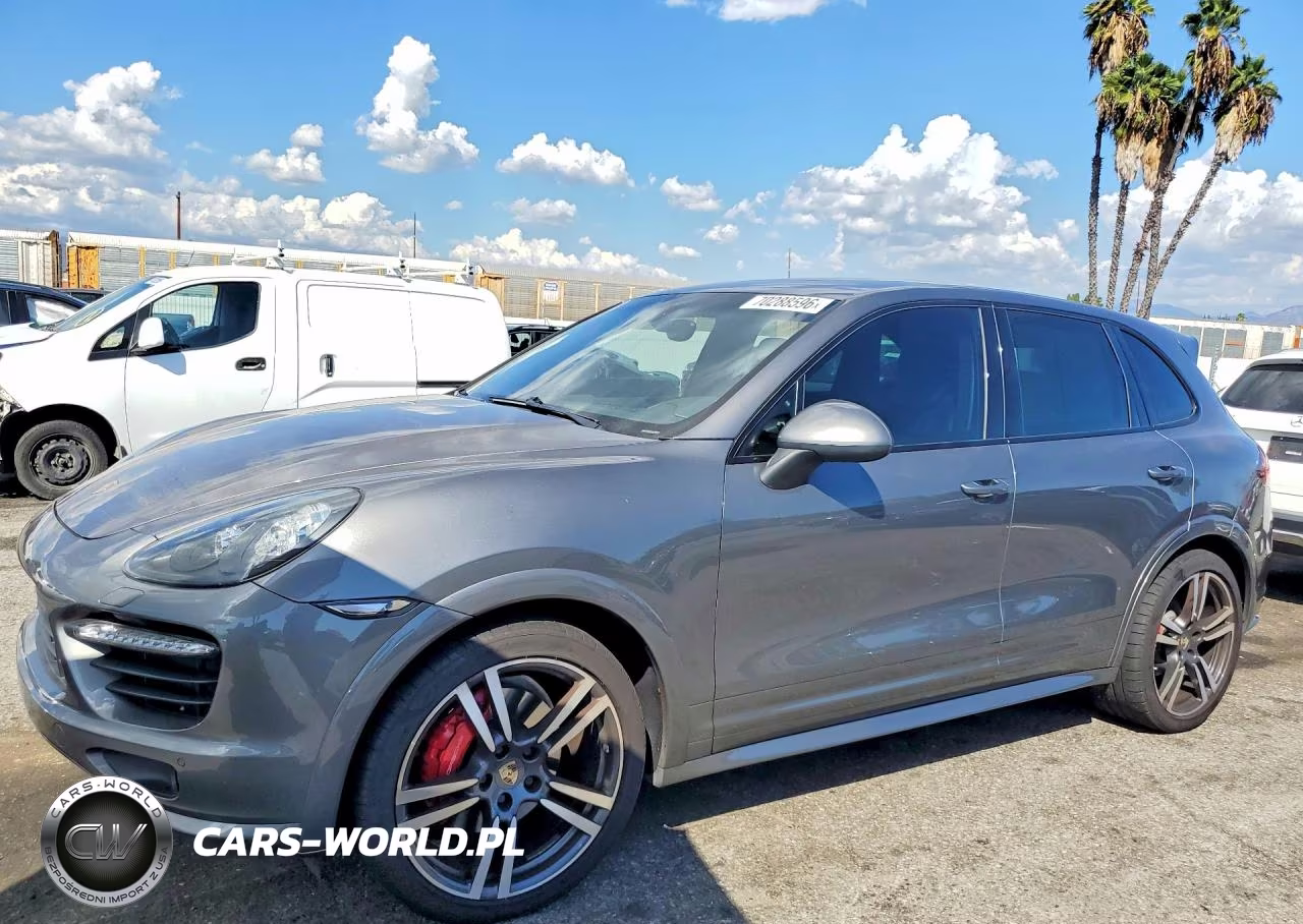 2013 Porsche Cayenne Gts