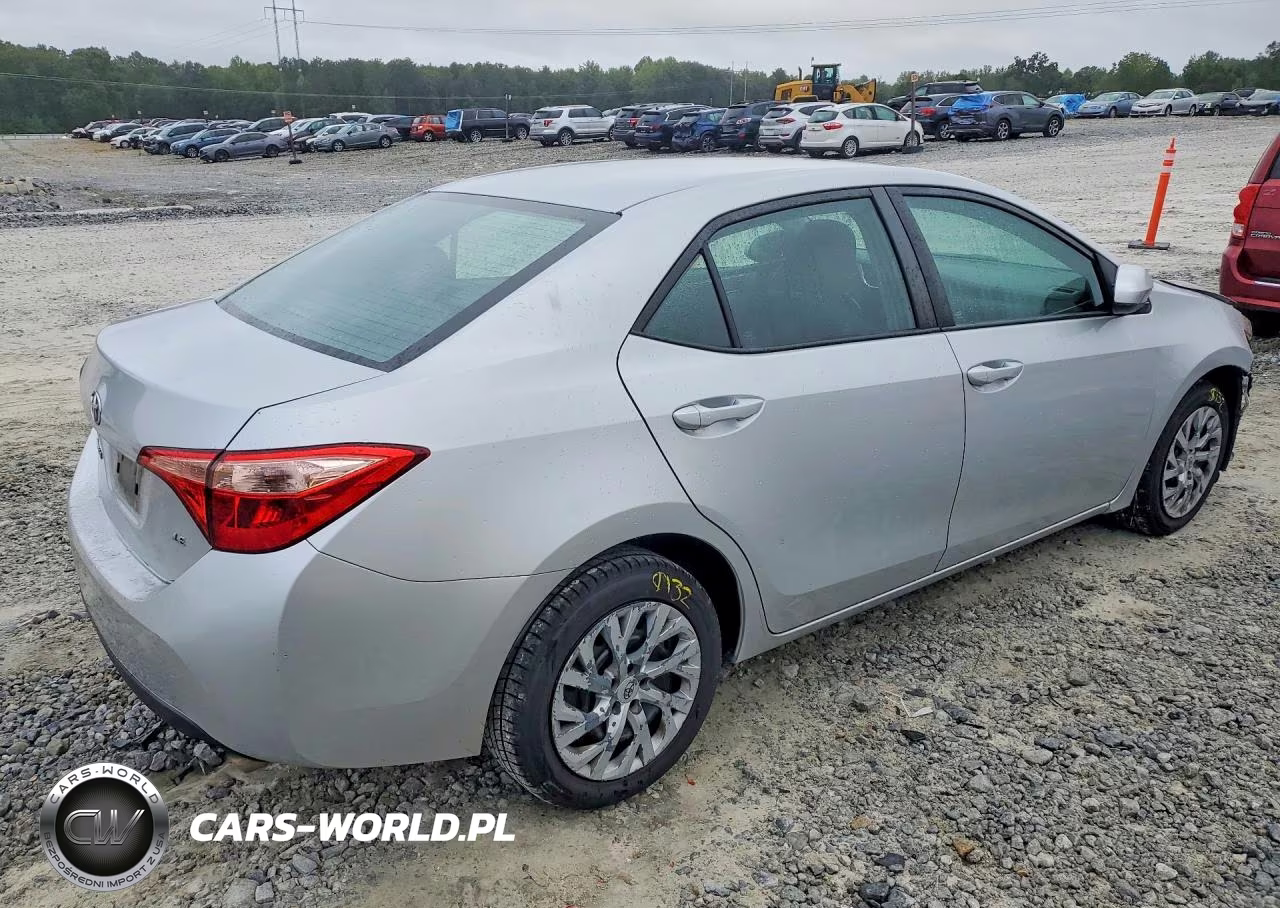 2017 Toyota Corolla Le VIN:5YFBURHE2HP707135 - 3