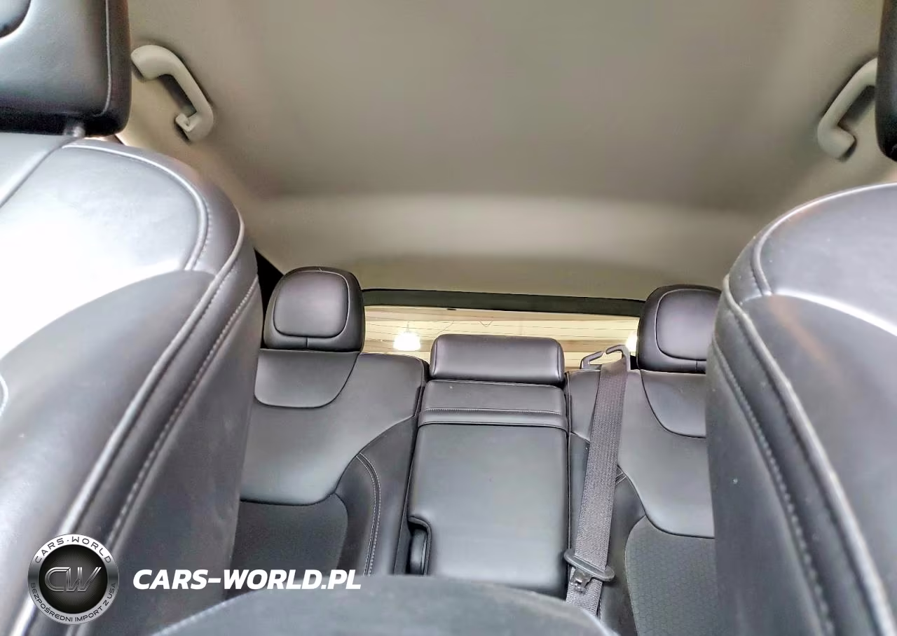2019 Jeep Cherokee Latitude Plus VIN:1C4PJMLB2KD372063 - 10