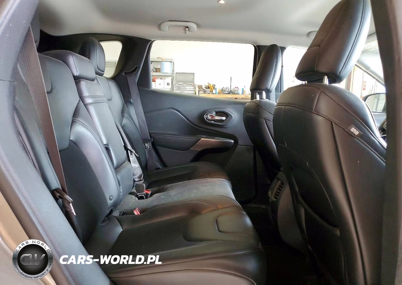 2019 Jeep Cherokee Latitude Plus VIN:1C4PJMLB2KD372063 - 11