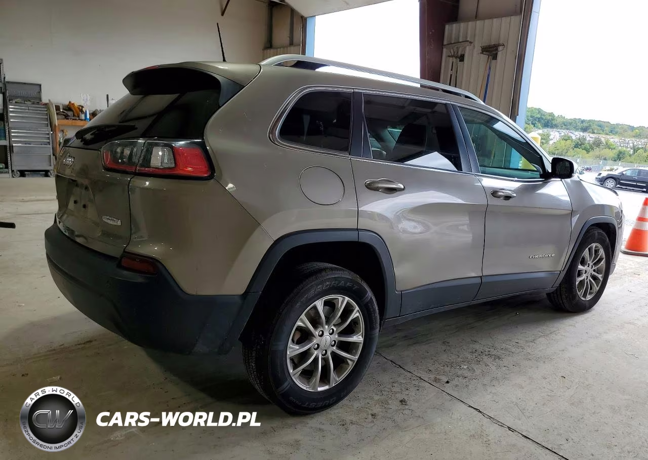 2019 Jeep Cherokee Latitude Plus VIN:1C4PJMLB2KD372063 - 3