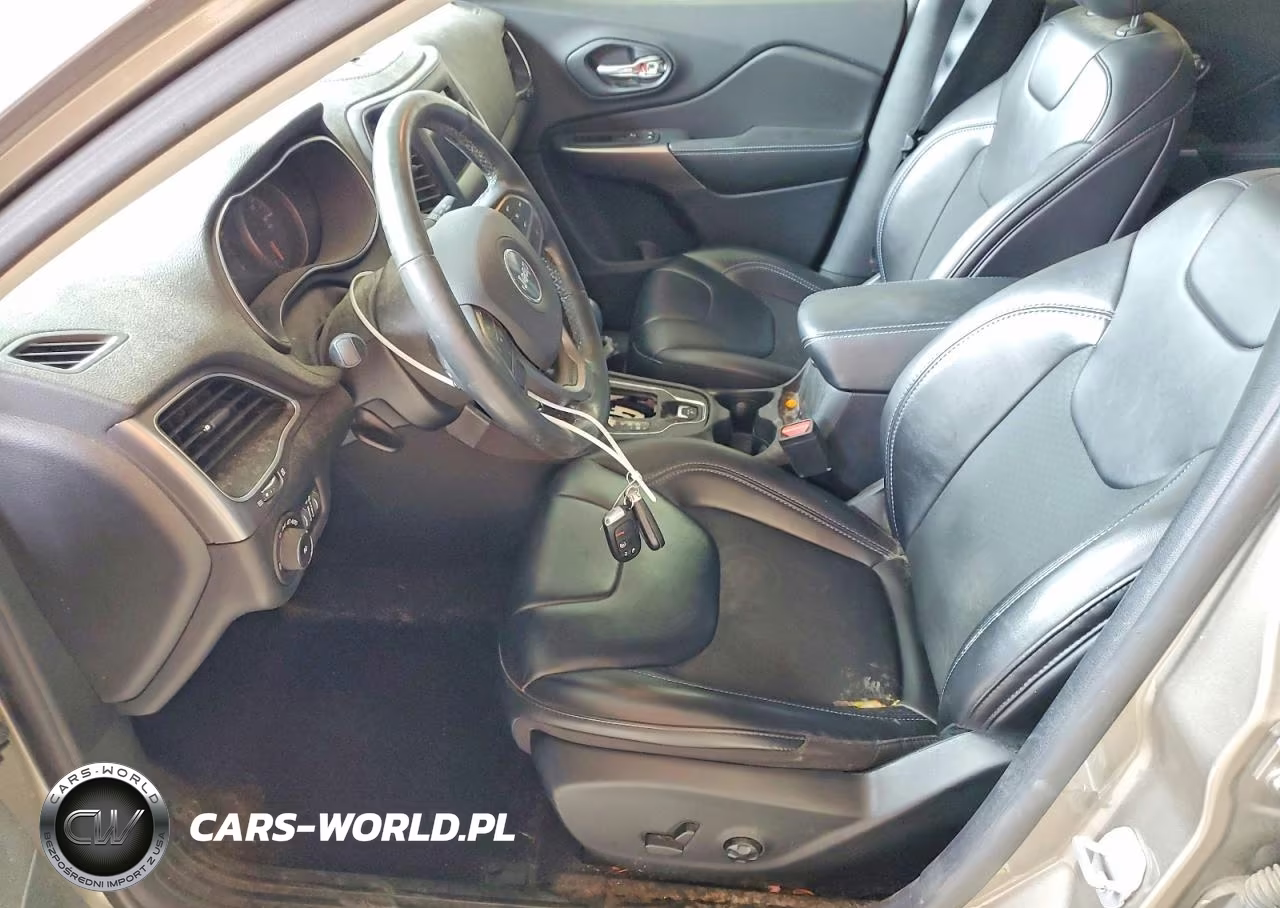2019 Jeep Cherokee Latitude Plus VIN:1C4PJMLB2KD372063 - 7