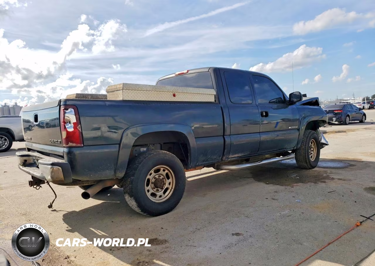 2005 Chevrolet Silverado C2500 Heavy Duty VIN:1GCHC29UX5E264154 - 3