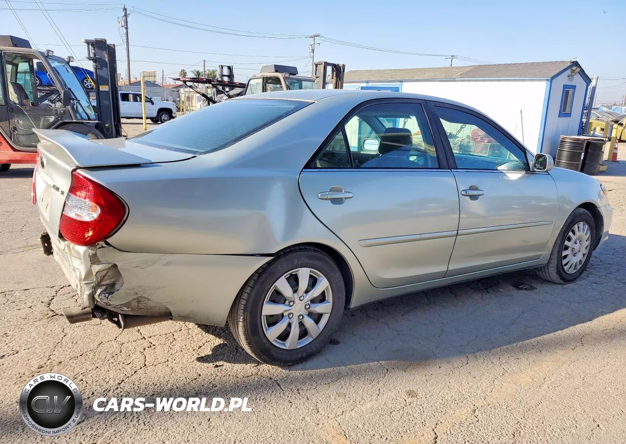 2002 Toyota Camry Se VIN:JTDBE32KX20079822 - 3