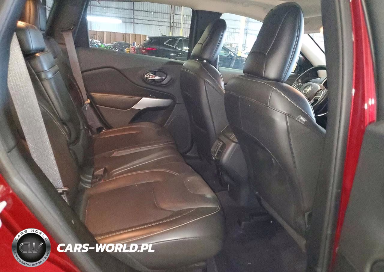 2018 Jeep Cherokee Latitude Plus VIN:1C4PJLLX0JD605829 - 10