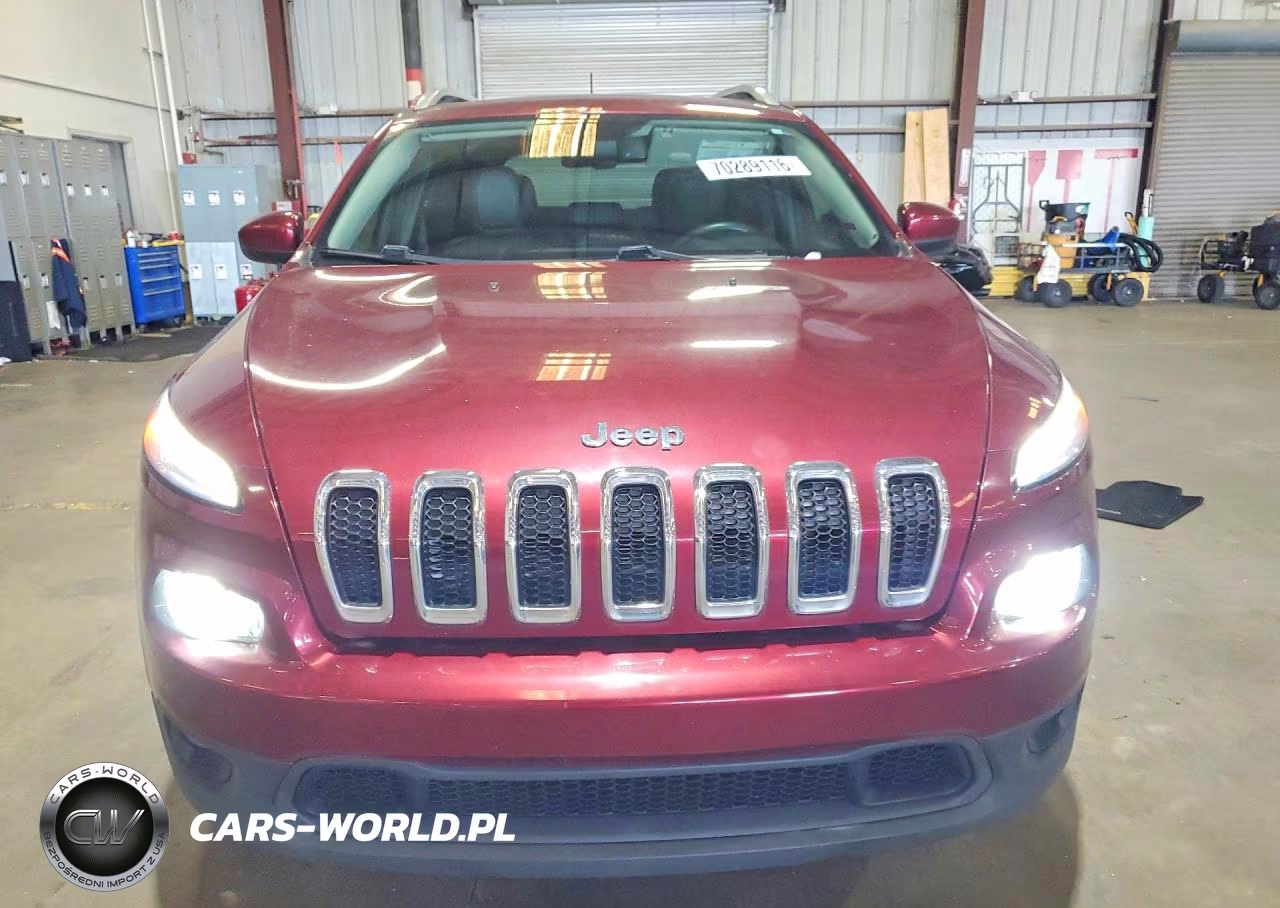 2018 Jeep Cherokee Latitude Plus VIN:1C4PJLLX0JD605829 - 5