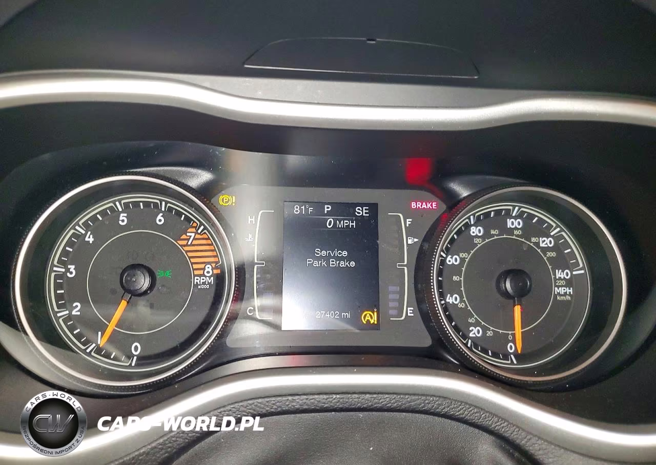 2018 Jeep Cherokee Latitude Plus VIN:1C4PJLLX0JD605829 - 9