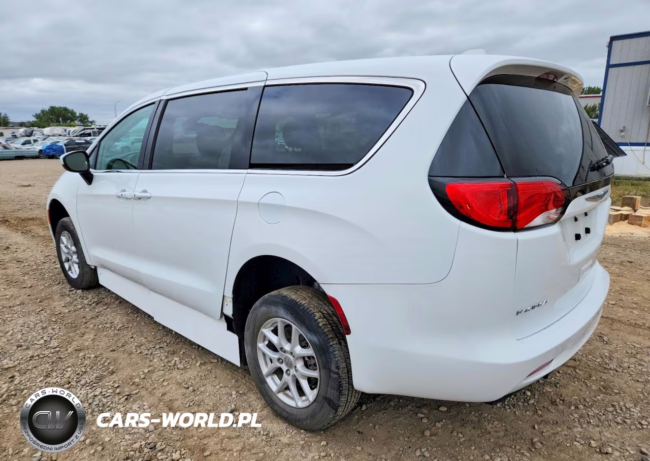2017 Chrysler Pacifica Lx VIN:2C4RC1CG5HR500945 - 2