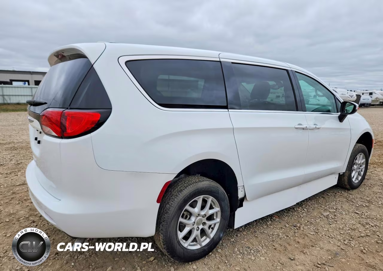 2017 Chrysler Pacifica Lx VIN:2C4RC1CG5HR500945 - 3