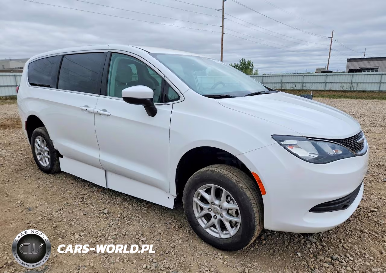 2017 Chrysler Pacifica Lx VIN:2C4RC1CG5HR500945 - 4