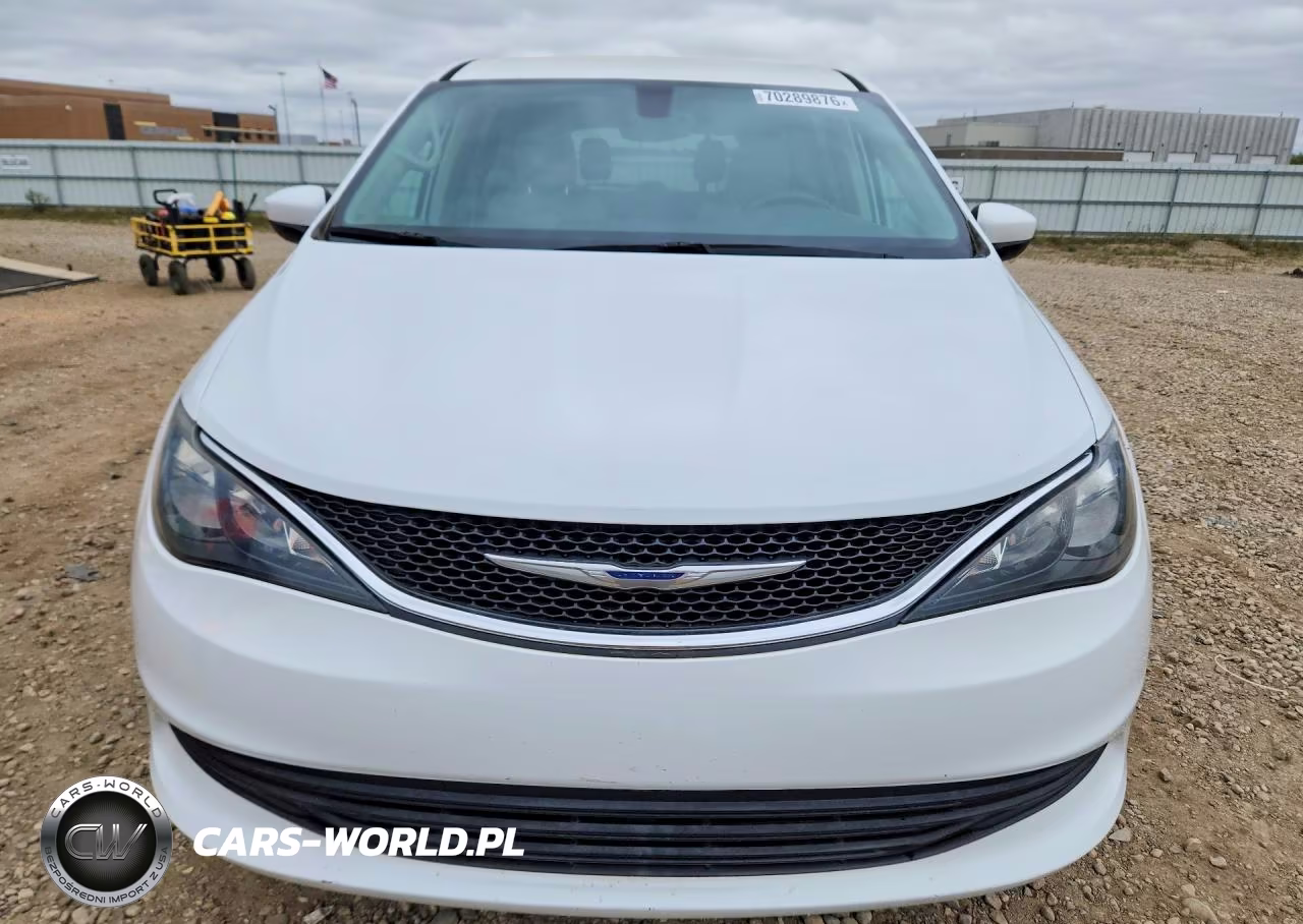 2017 Chrysler Pacifica Lx VIN:2C4RC1CG5HR500945 - 5