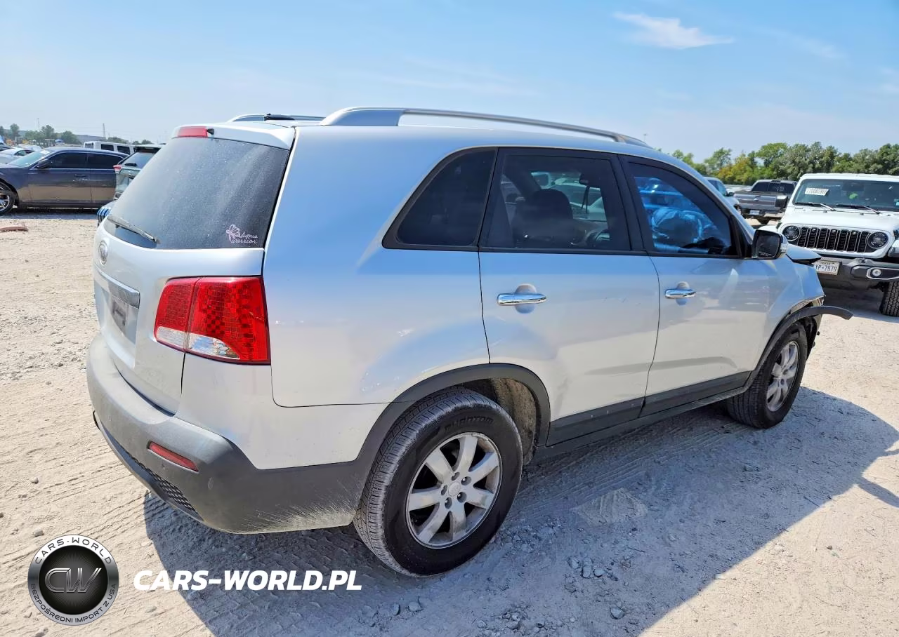 2011 Kia Sorento Lx VIN:5XYKT4A16BG053328 - 3