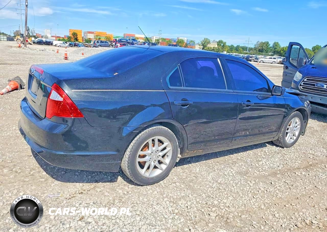 2012 Ford Fusion S VIN:3FAHP0GA7CR270947 - 3