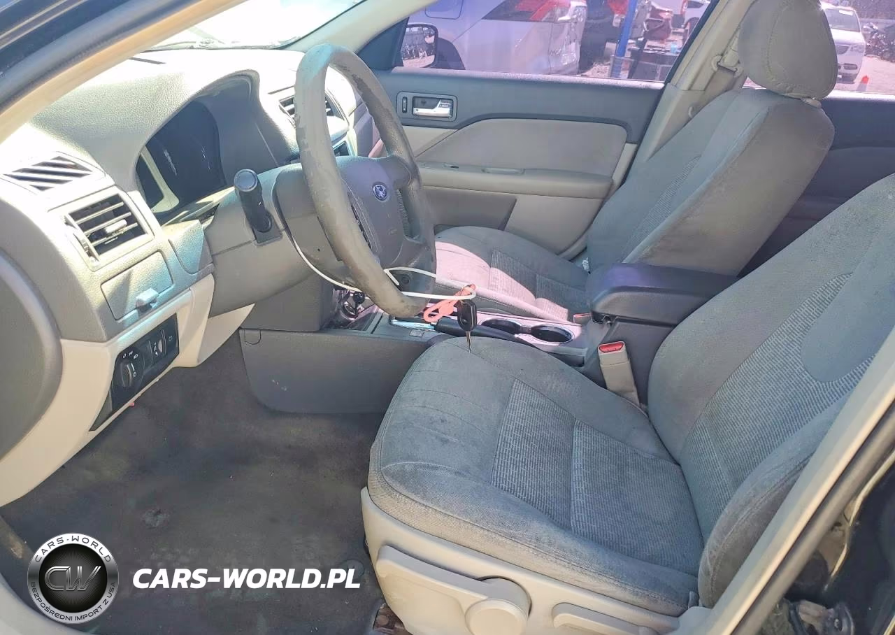 2012 Ford Fusion S VIN:3FAHP0GA7CR270947 - 7