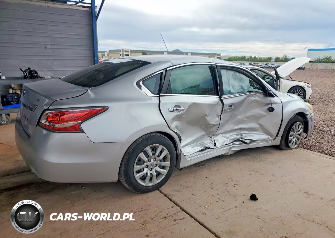 2015 Nissan Altima 2.5 S VIN:1N4AL3AP2FN324867 - 3